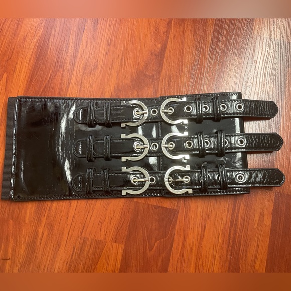 Black Buckled Waist Belt - Picture 1 of 3